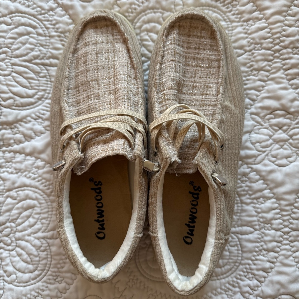 Outwoods Textured Tan Lace-Up Shoes